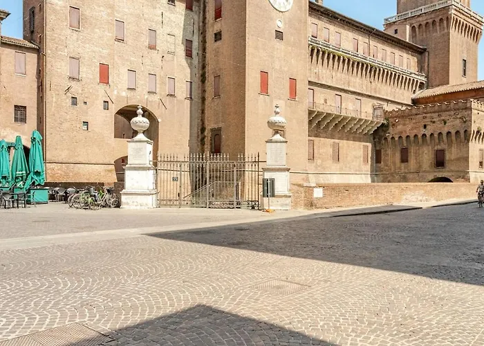 Live The History- A Due Passi Dal Castello